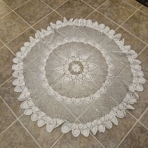 NWOT Unbranded Elegant White Lace Round Tablecloth 48 Inch Diameter
